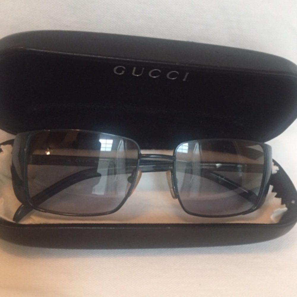 Authentic Women’s Gucci Sunglasses – (Vintage)